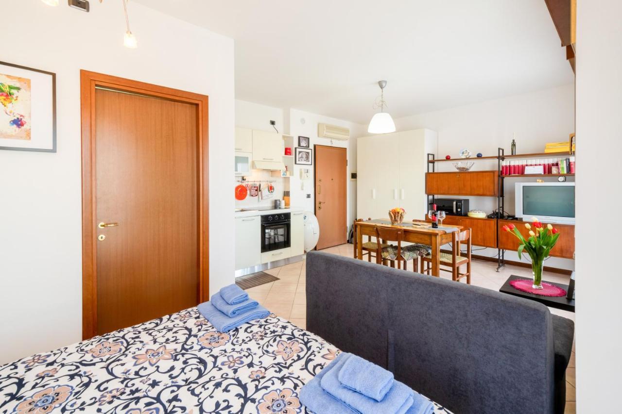 Parma Fiere Studio Con Parcheggio E Balcone Apartment Екстериор снимка