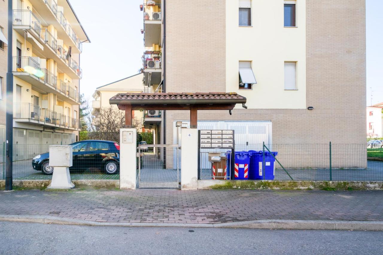 Parma Fiere Studio Con Parcheggio E Balcone Apartment Екстериор снимка